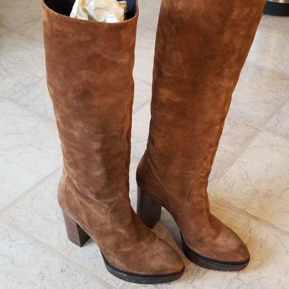 Suede boots